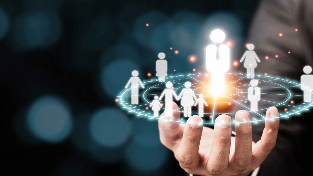 استراتيجيات فعّالة لجذب العملاء المحتملين وتحويلهم إلى عملاء